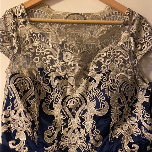 Beautiful embroidered party dress with tulle skirt - Picture 2 of 4